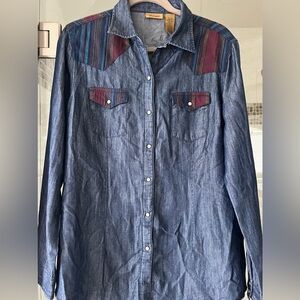 Women’s Wrangler lightweight long sleeve denim shirt blouse. Size large. Western